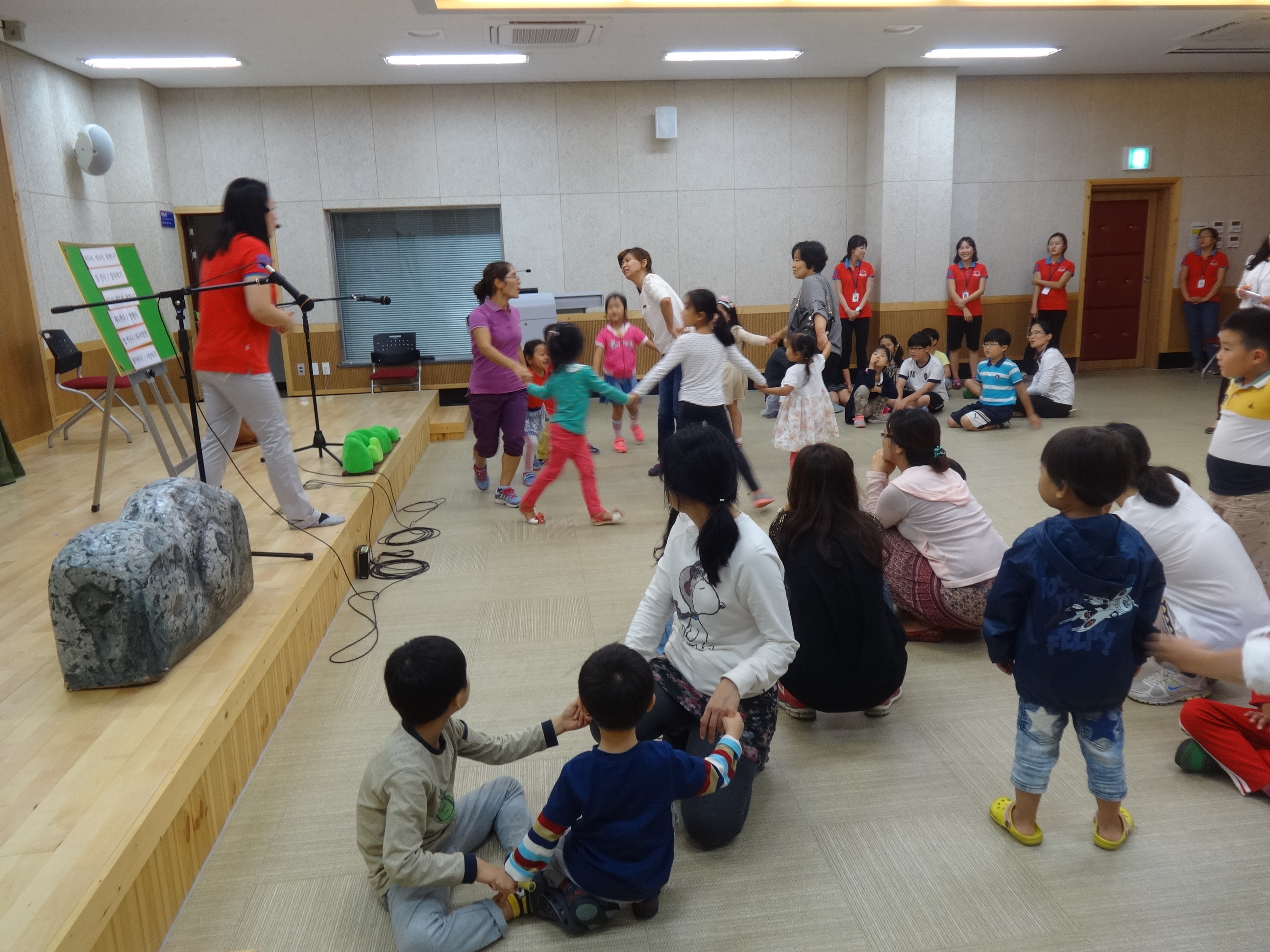 인형극 공연 사진입니다.