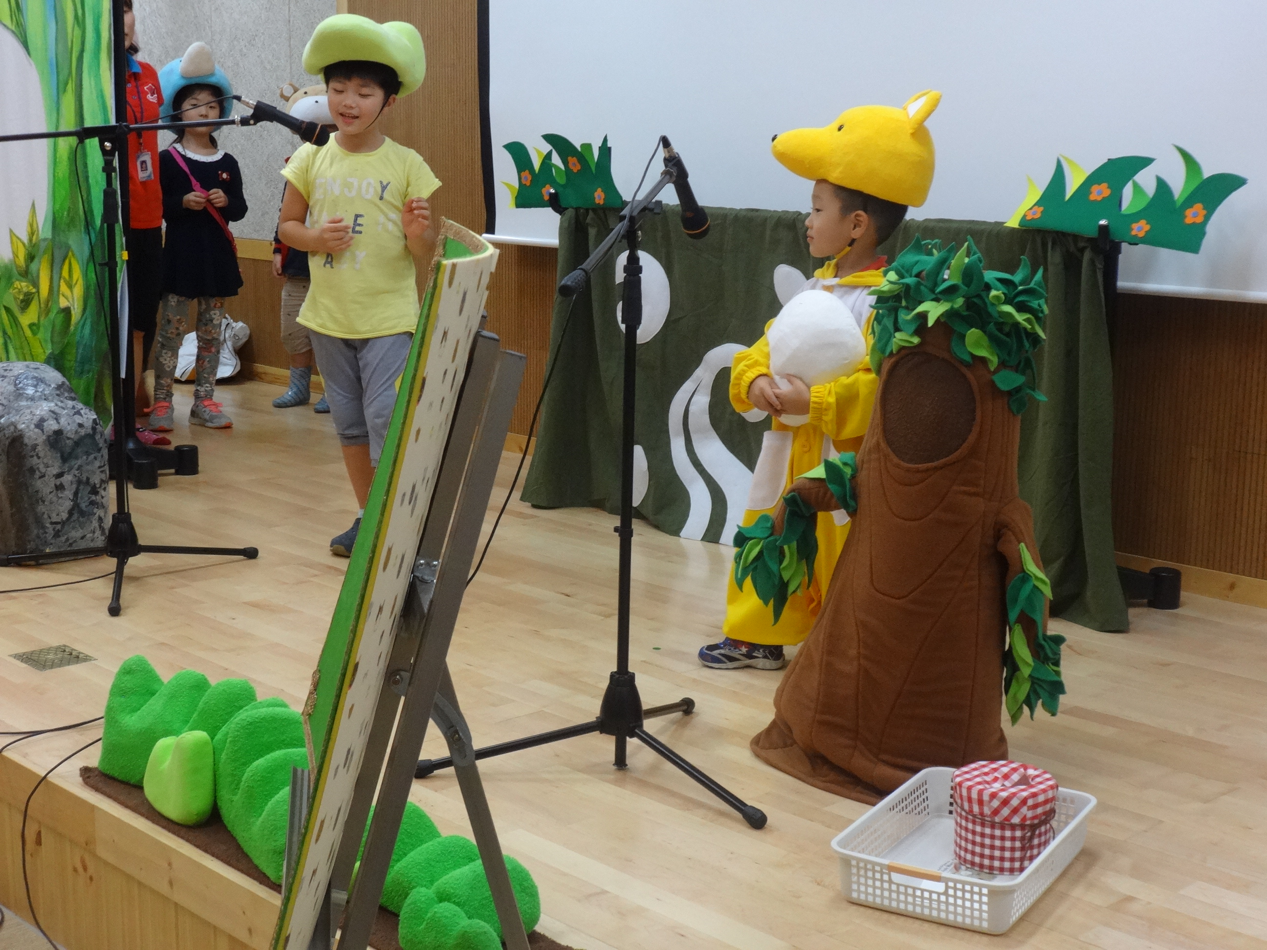 가족과 함께하는 인형극 공연 사진입니다. 첨부이미지 : DSC01627.JPG 