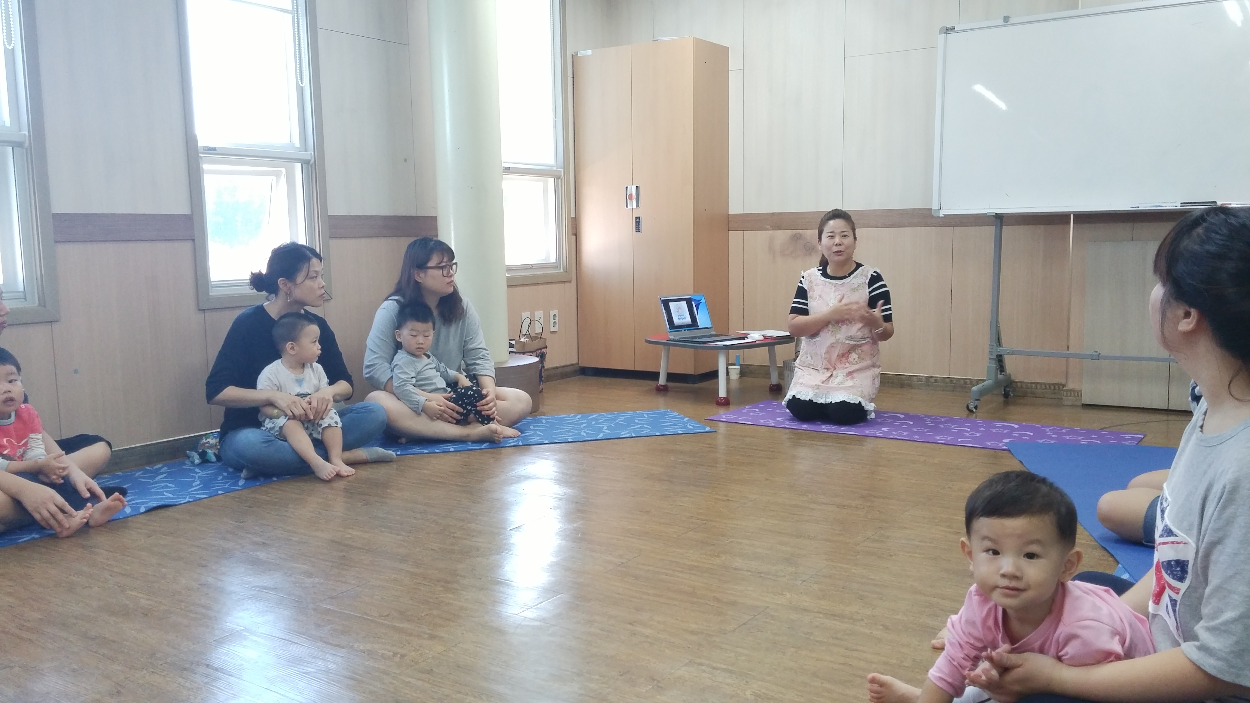10.6 북적북적 책놀이터