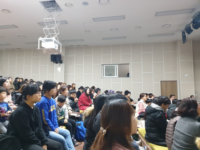 프랑스 그림책 작가 ‘벵자맹 쇼’와의 북토크 첨부이미지 : IMG_7301 (Small).JPG 